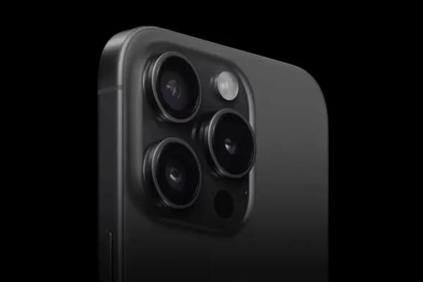 Apple Could’ve Matched Samsung’s Zoom Camera, But It Blew the Chance